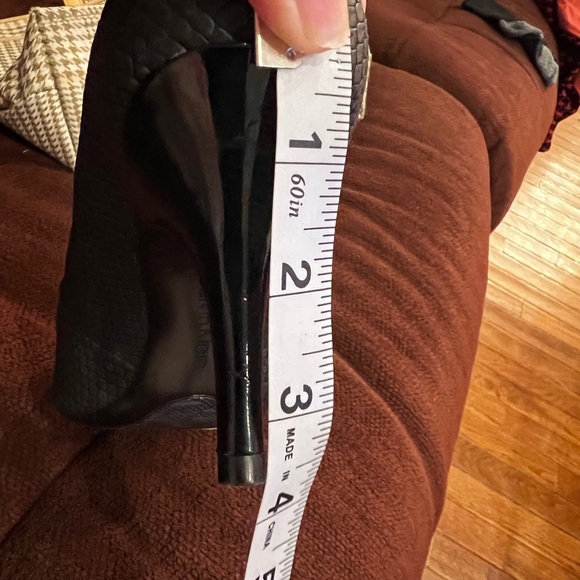 Calvin Klein pumps like new size 8 1/2 - Picture 6 of 8